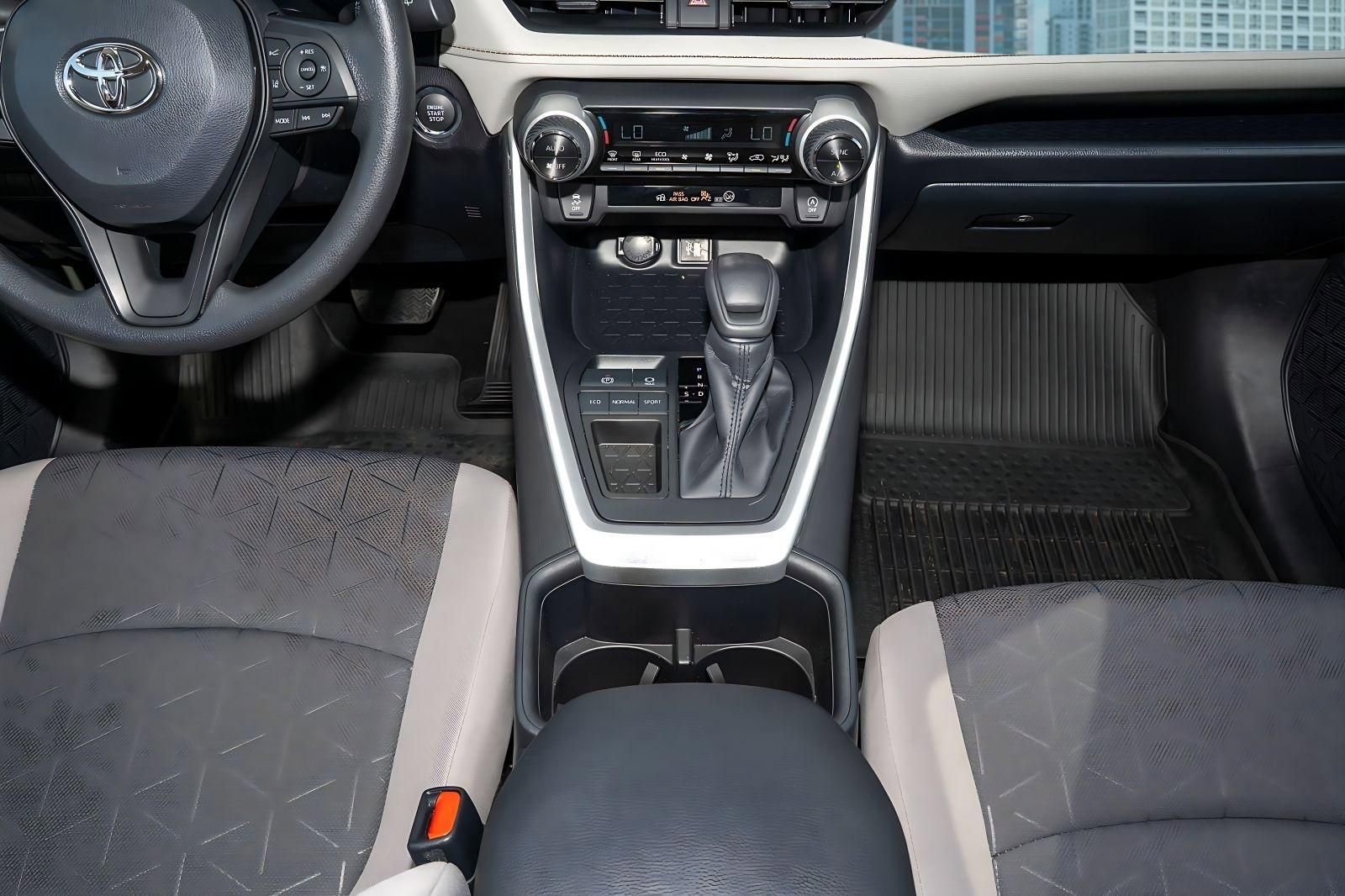 Used 2025 Toyota RAV4 XLE w/ Convenience Package image 26