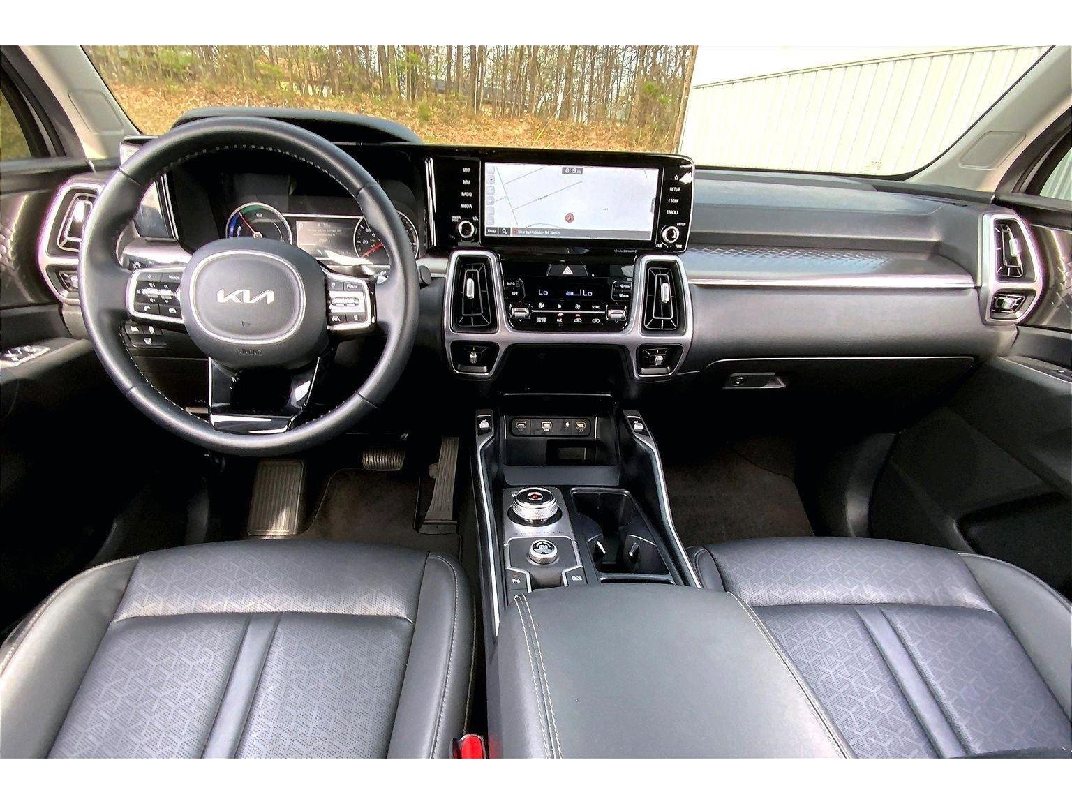 Used 2024 Kia Sorento EX w/ Panoramic Sunroof Package image 13