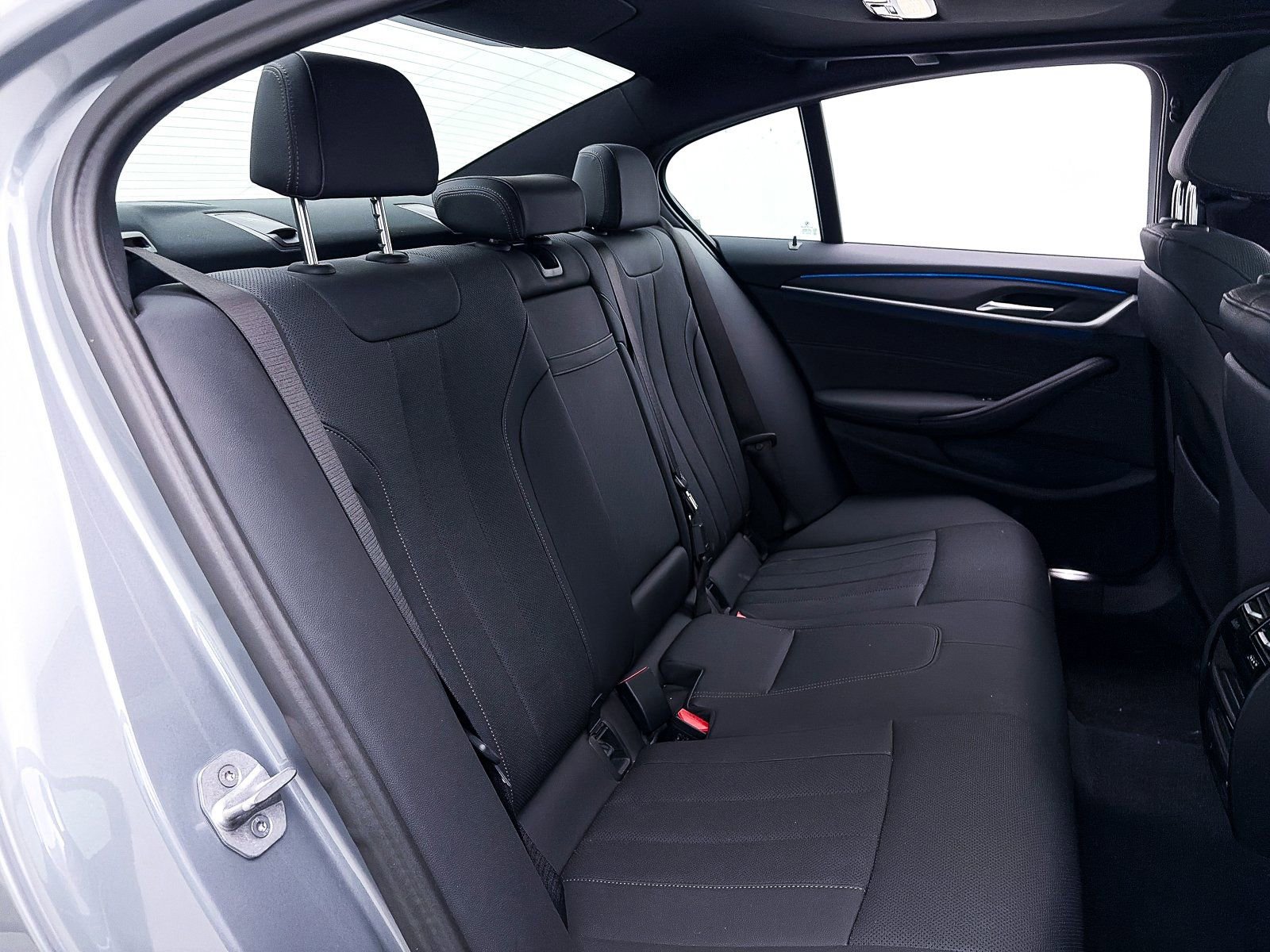 Used 2023 BMW 530e w/ M Sport Package image 38