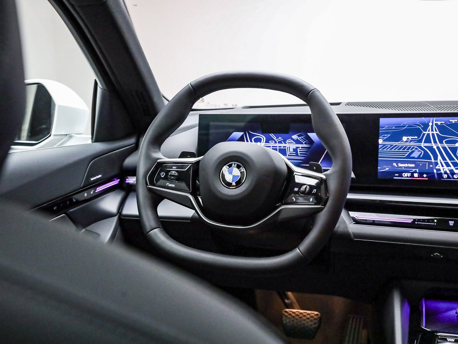 Used 2025 BMW 530i w/ Premium Package image 16