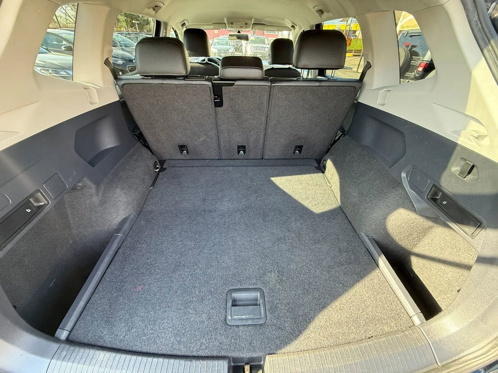 Used 2018 Volkswagen Tiguan SE image 11