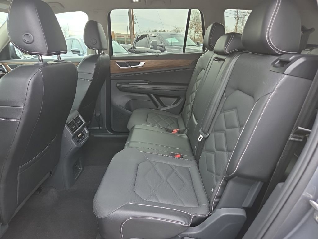 Used 2024 Volkswagen Atlas SE image 15