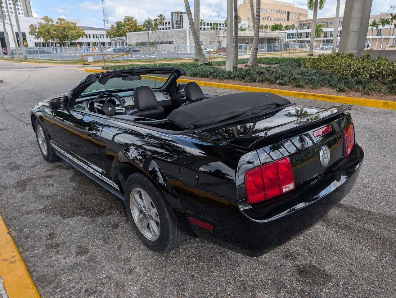Used 2006 Ford Mustang Convertible RWD image 8