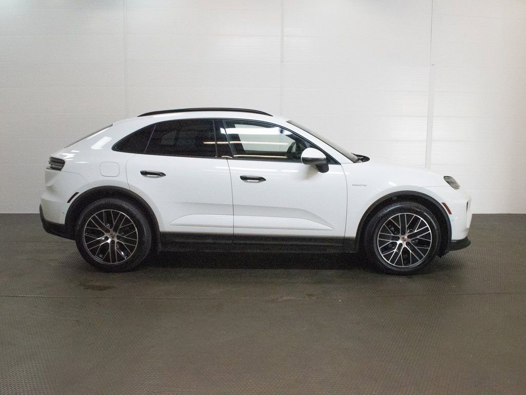 Certified 2025 Porsche Macan 4 Electric image 9