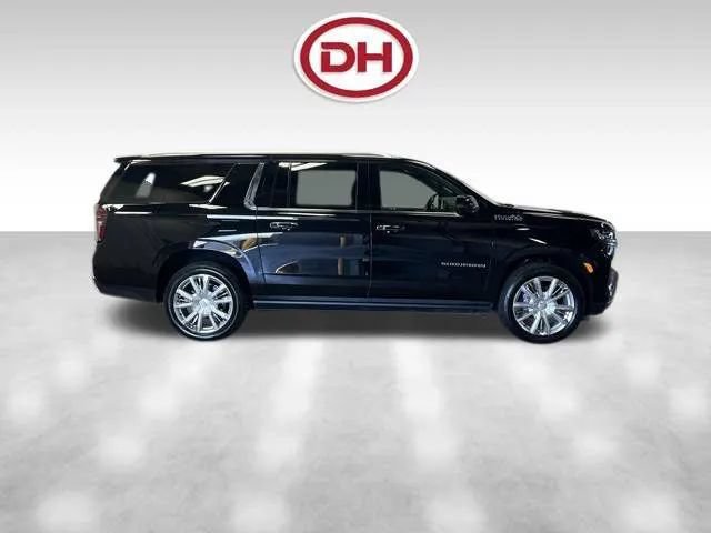 Used 2023 Chevrolet Suburban High Country AWD/4WD image 2