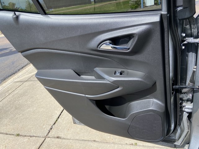 Used 2025 Chevrolet Trax RS image 48