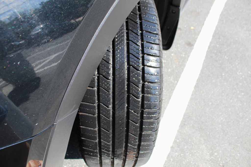 Used 2018 Hyundai Santa Fe Sport w/ Cargo Package AWD/4WD image 34