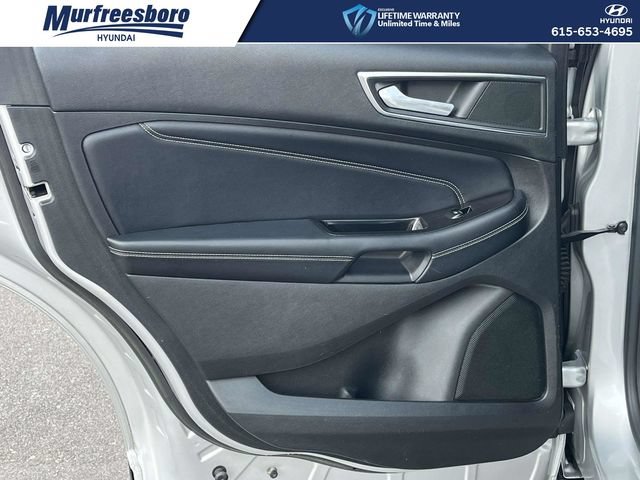 Used 2016 Ford Edge Titanium FWD image 16