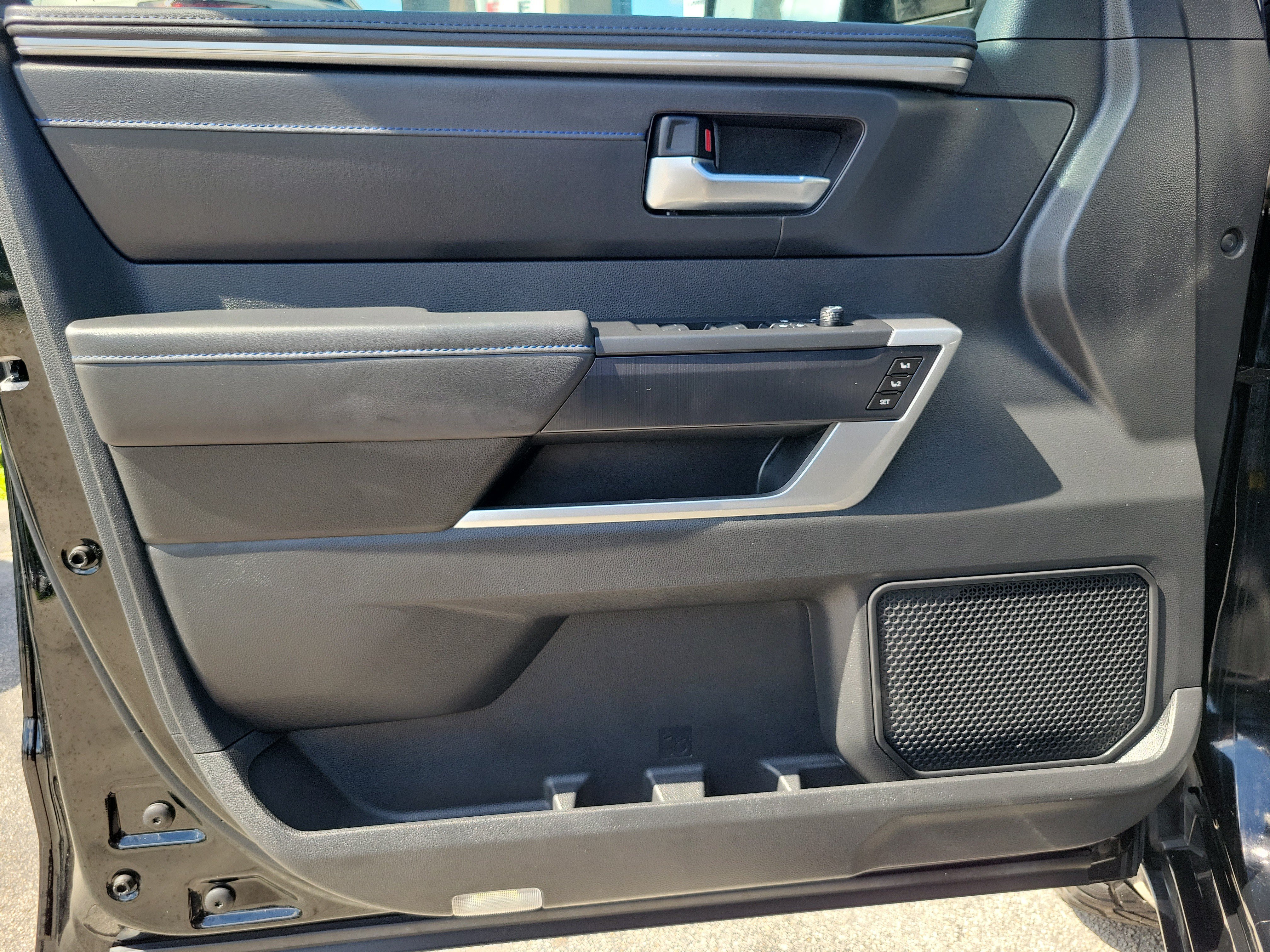 Used 2025 Toyota Tundra Platinum AWD/4WD image 23