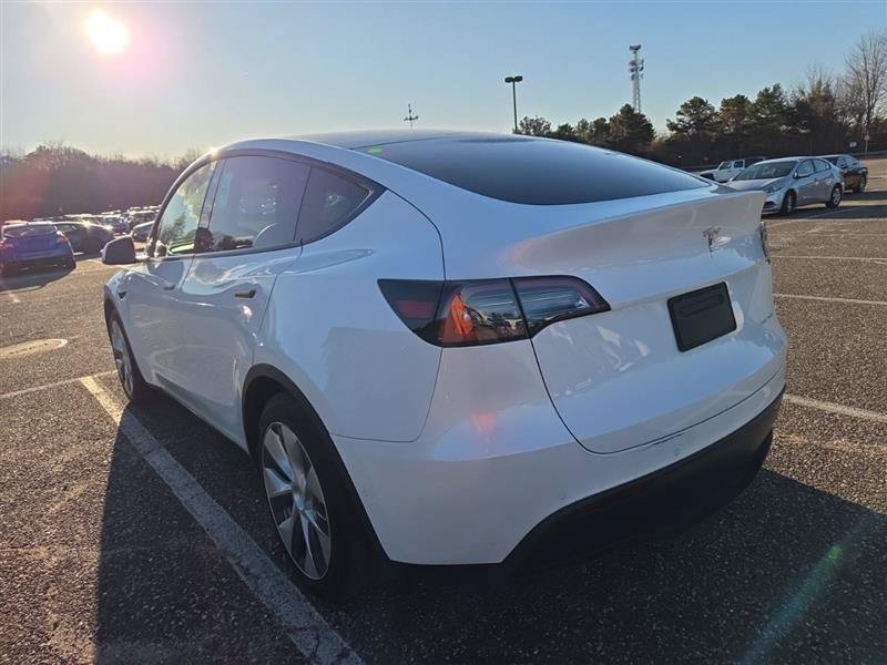 Used 2023 Tesla Model Y Long Range AWD/4WD image 2