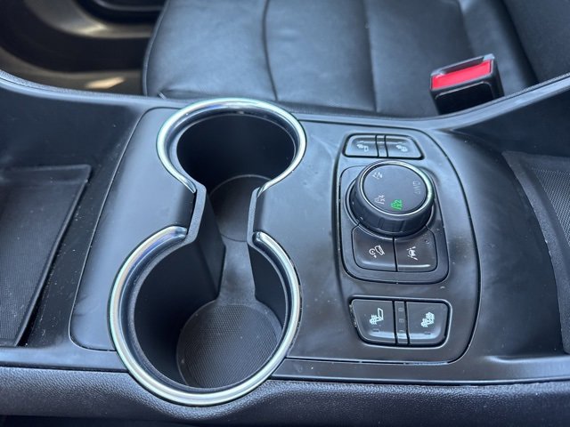 Used 2024 GMC Terrain SLT image 23