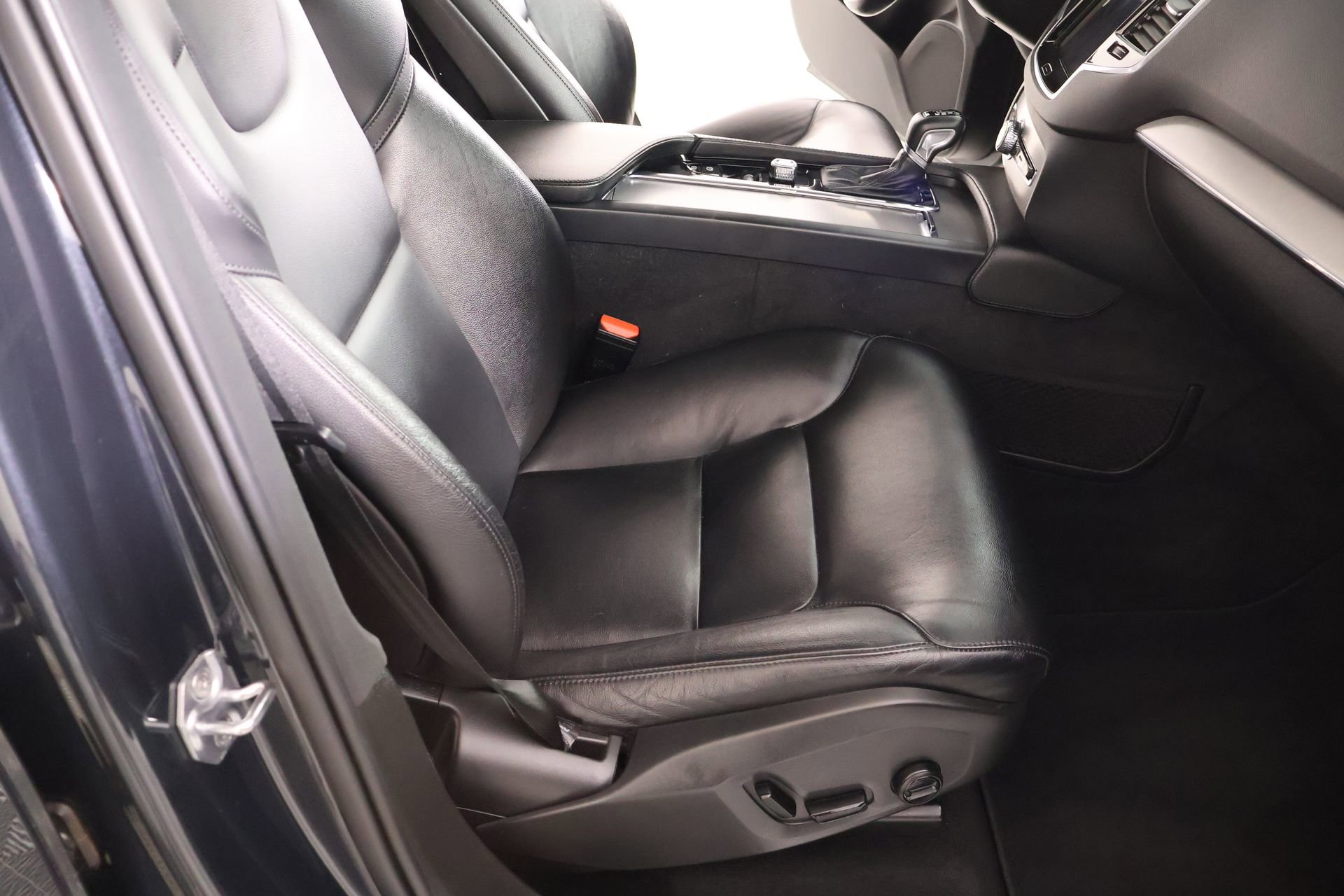 Used 2021 Volvo XC90 T5 Momentum w/ Advanced Package image 15