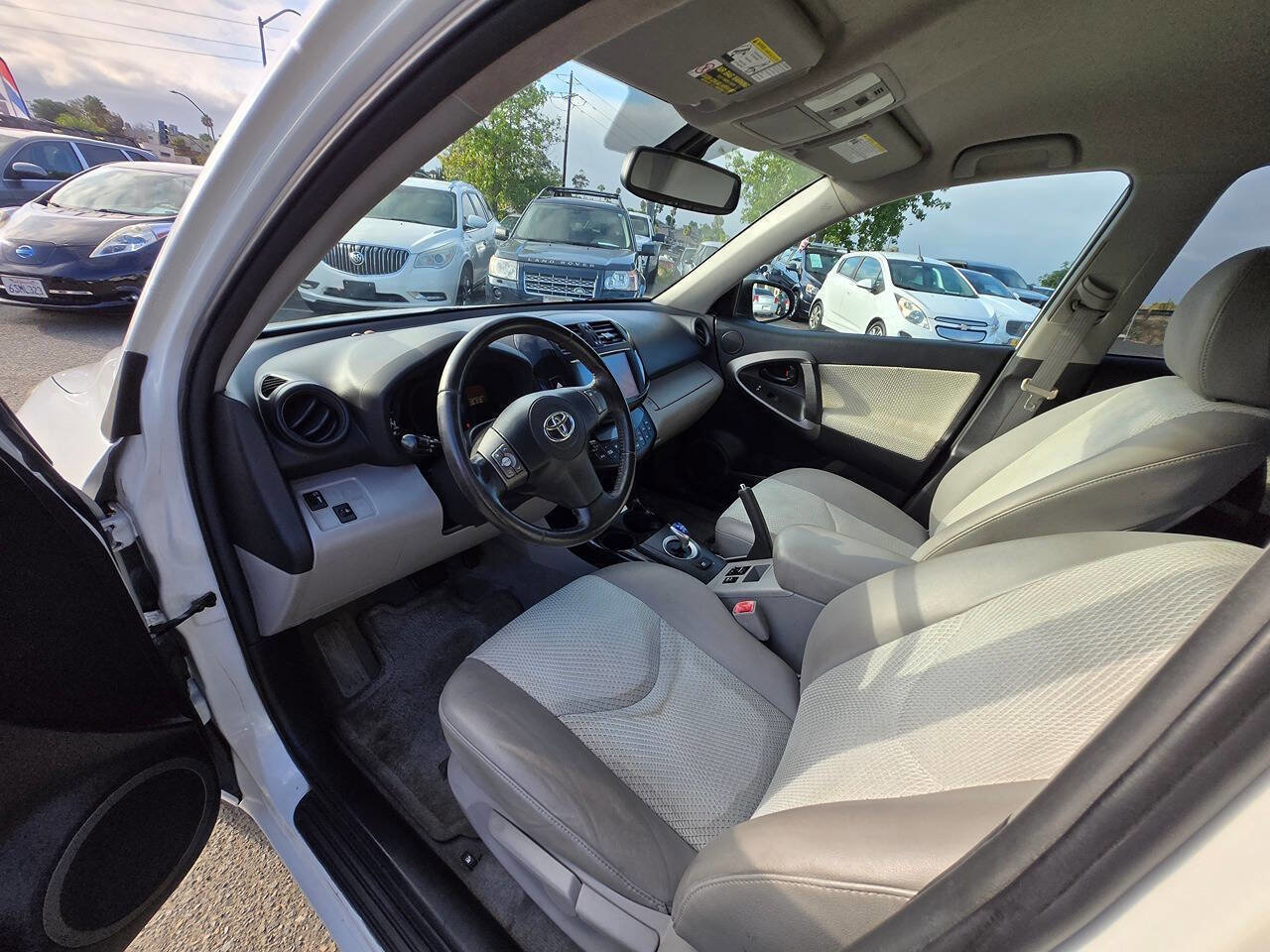 Used 2012 Toyota RAV4 EV image 19