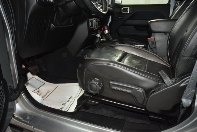 Used 2018 Jeep Wrangler Unlimited Sahara image 40