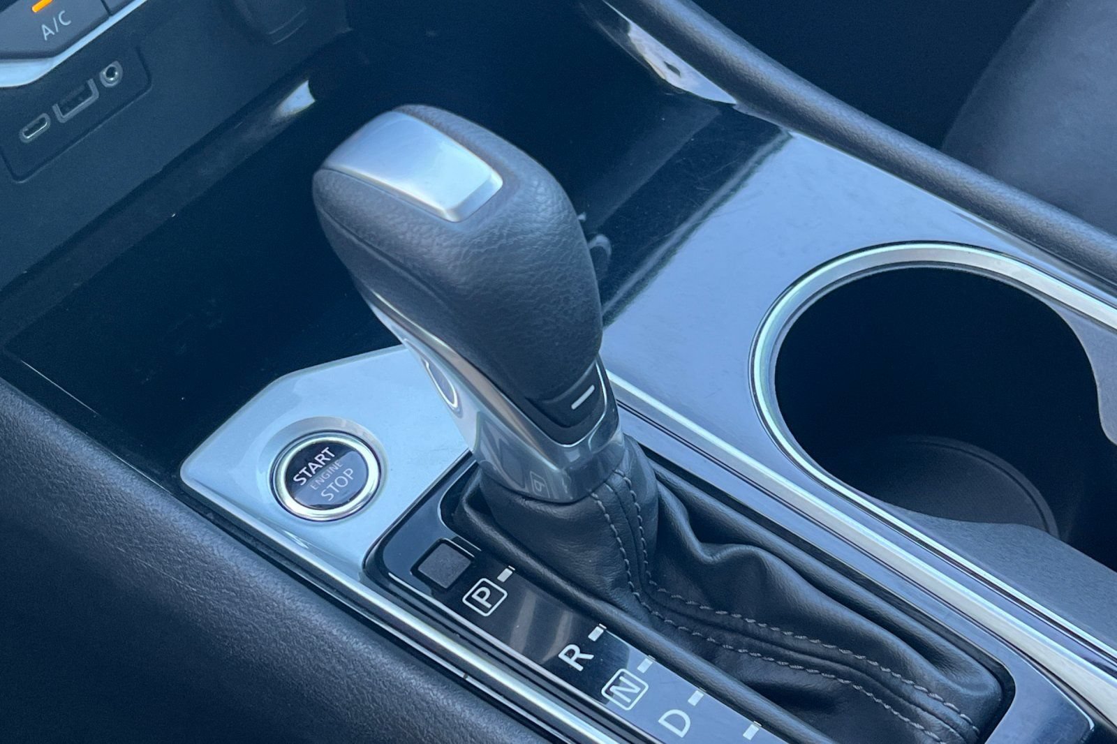 Used 2024 Nissan Altima 2.5 SV FWD image 17