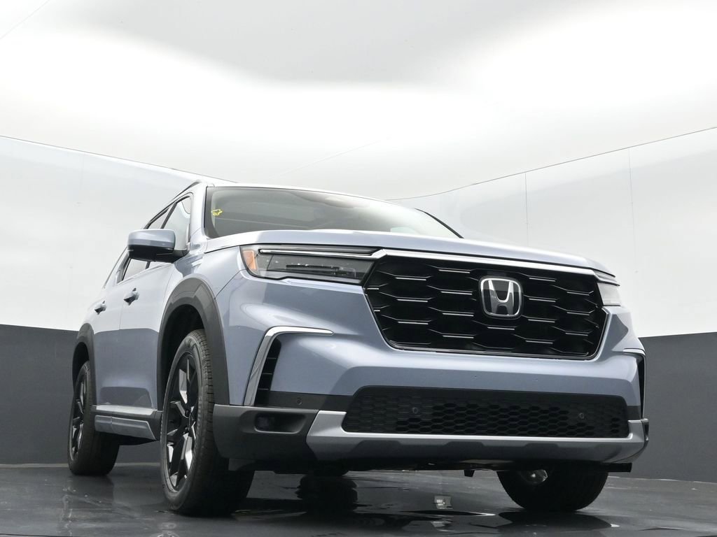 New 2025 Honda Pilot Touring image 5