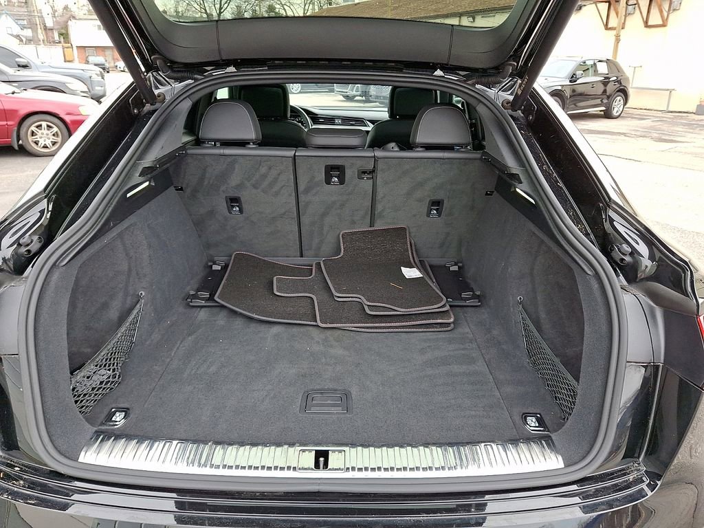 Used 2023 Audi e-tron Premium Plus w/ Premium Plus Package image 31