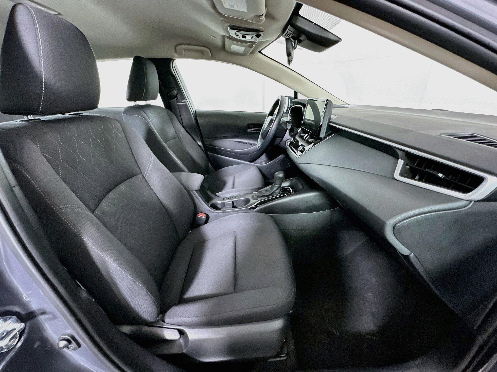 Used 2025 Toyota Corolla LE FWD image 29