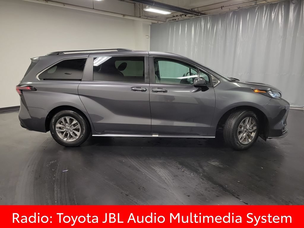 Used 2025 Toyota Sienna XLE w/ XLE Plus Package FWD image 9