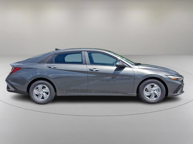 New 2026 Hyundai Elantra SE FWD image 8