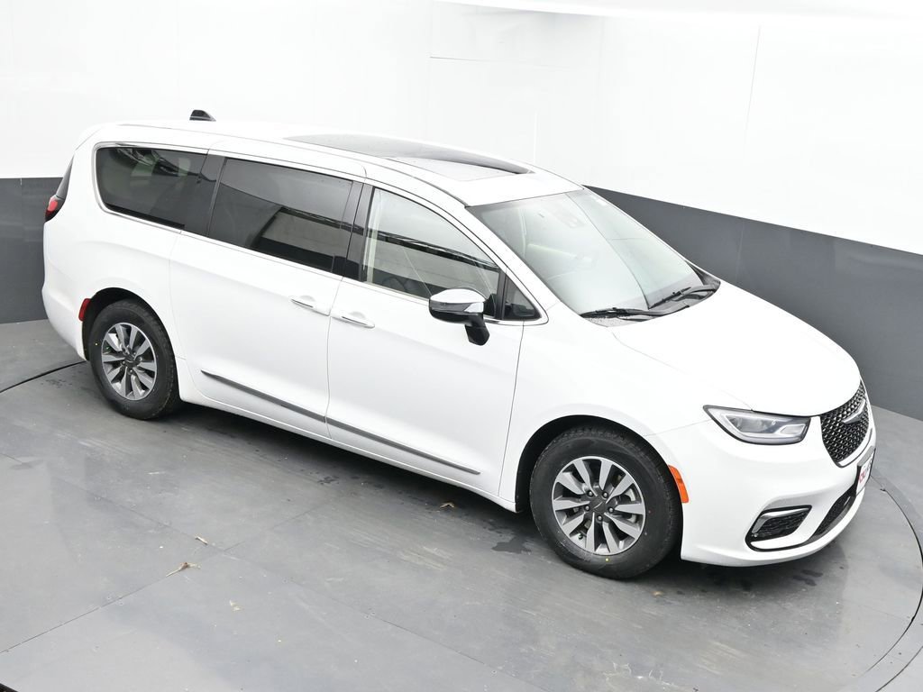 Used 2023 Chrysler Pacifica Limited FWD image 36
