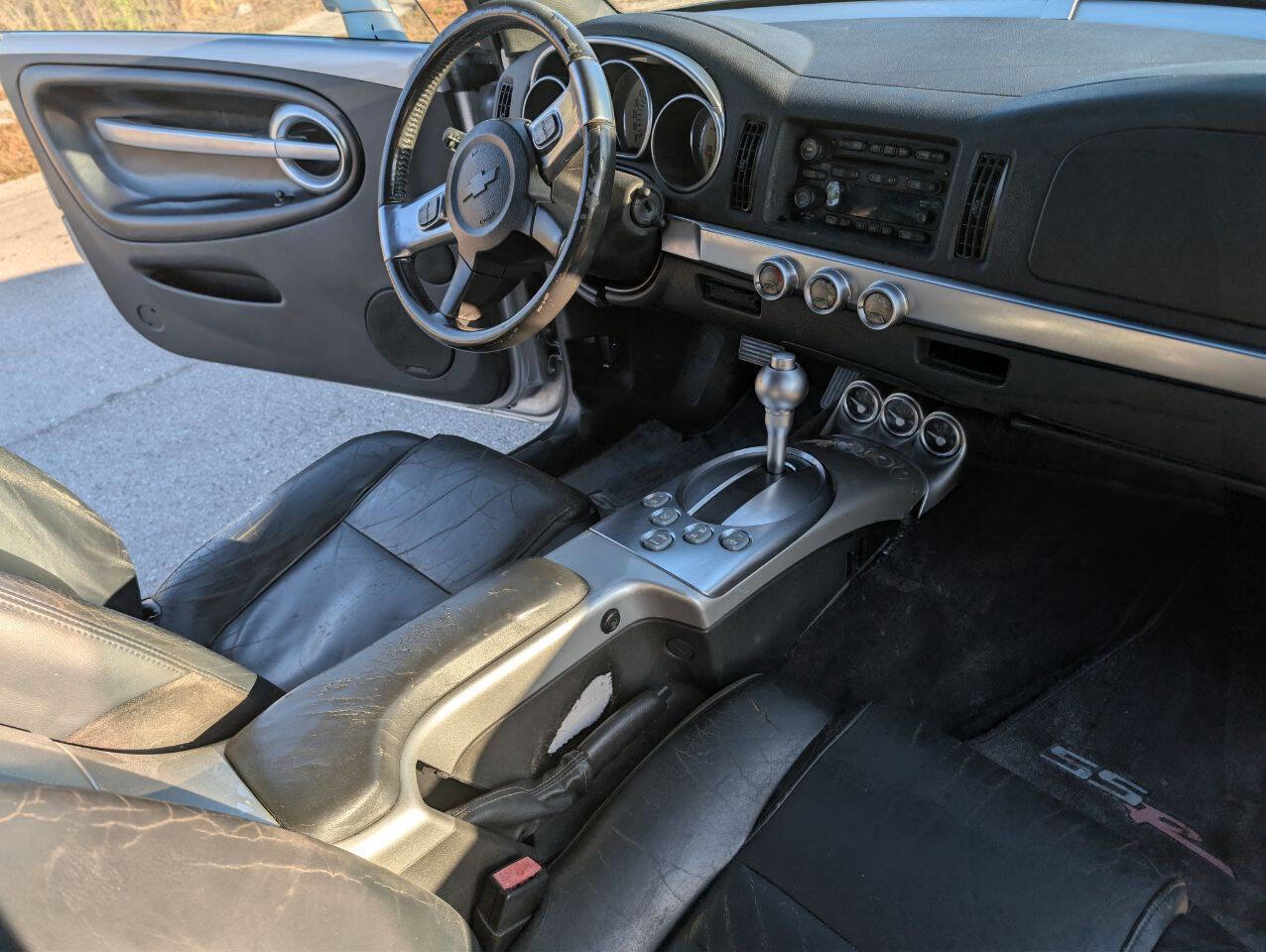 Used 2004 Chevrolet SSR w/ Preferred Equipment Group image 14