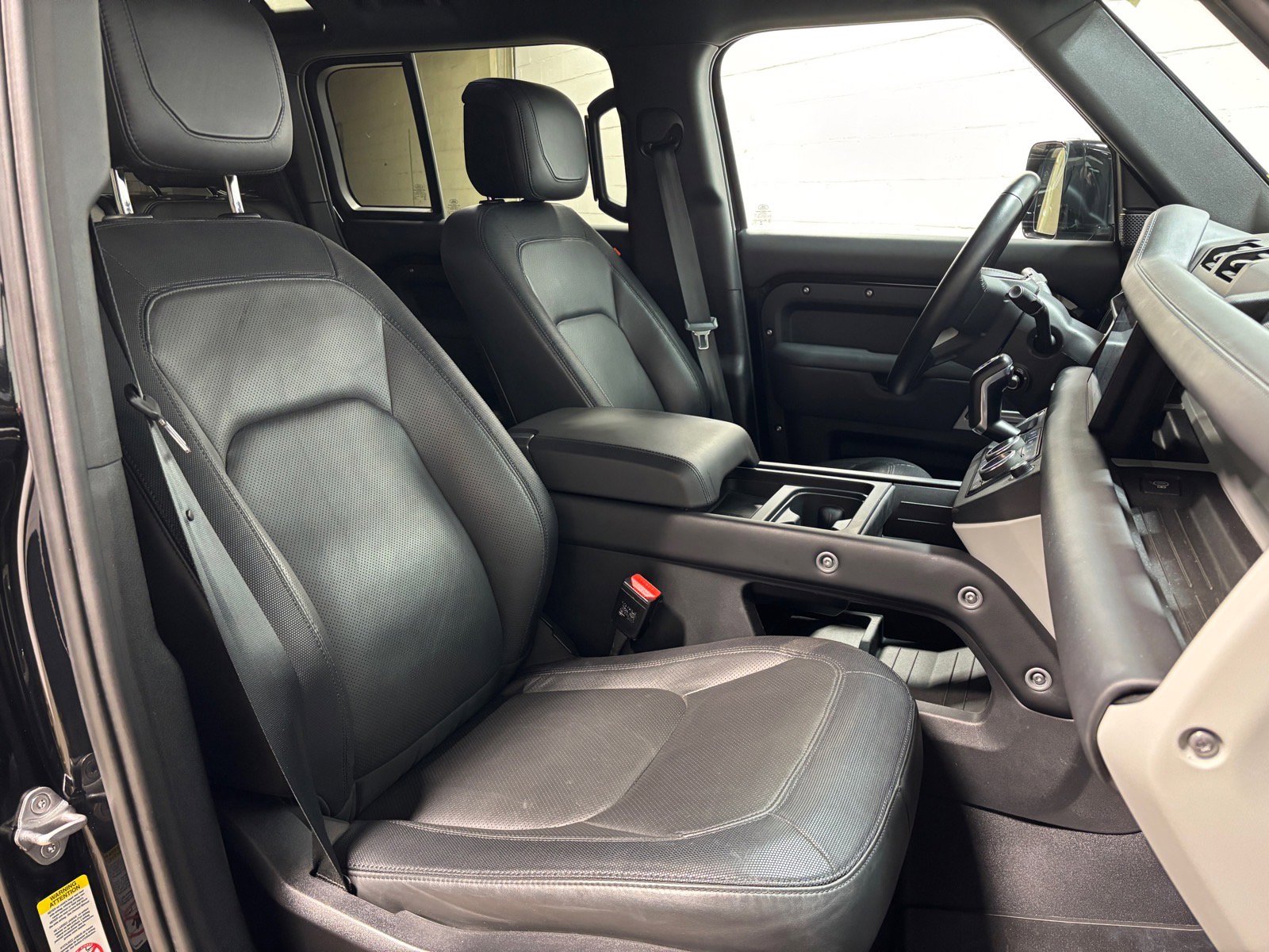 Used 2023 Land Rover Defender 110 X-Dynamic SE image 31