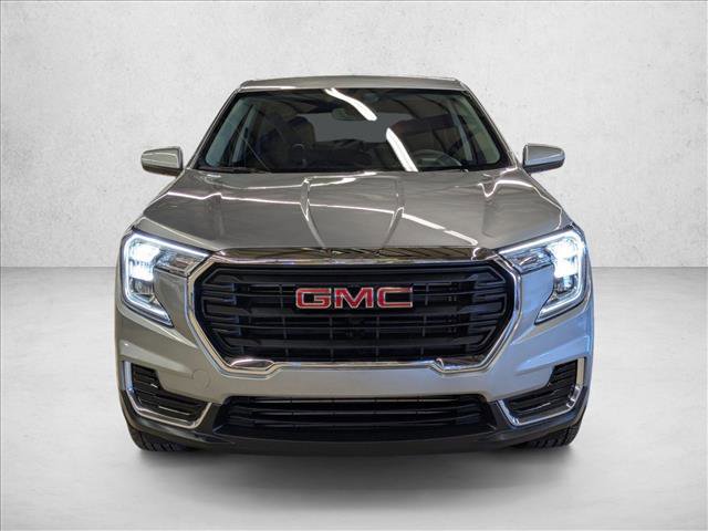 Used 2024 GMC Terrain SLE image 2