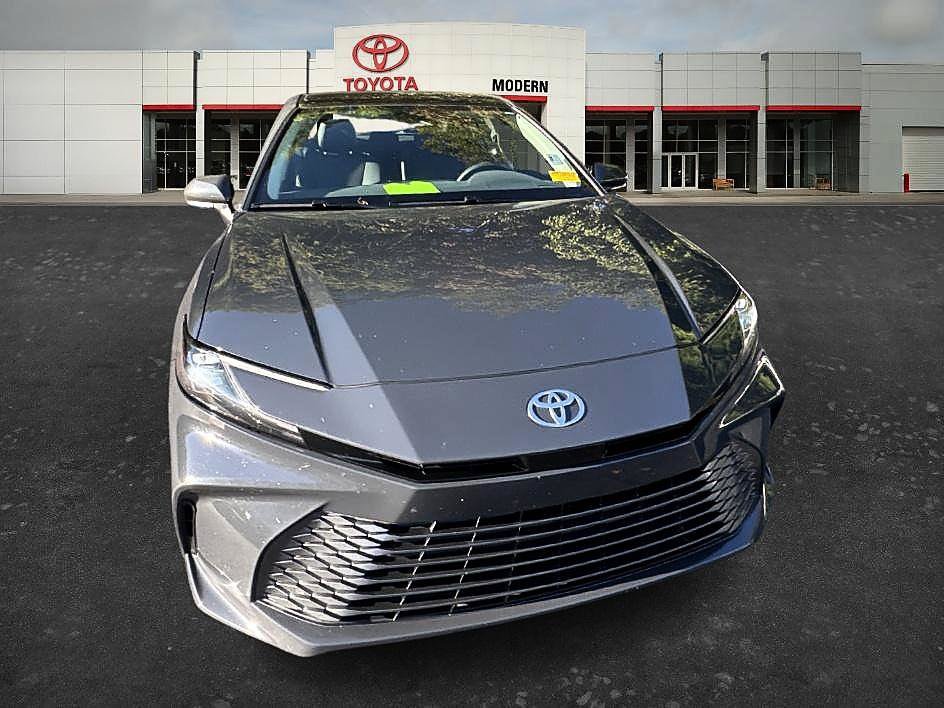 Used 2025 Toyota Camry XLE FWD image 9
