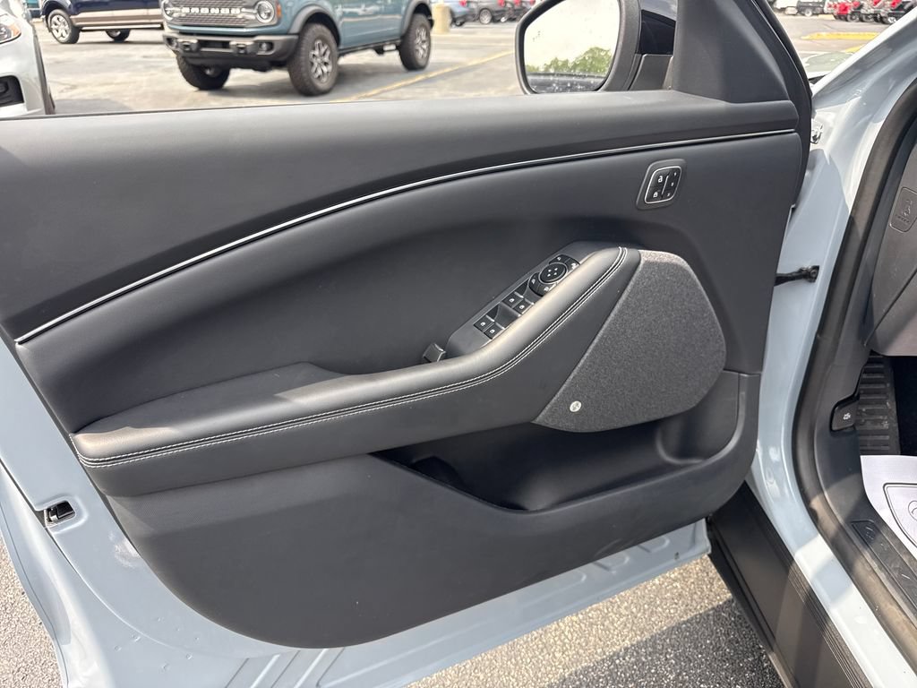 Used 2025 Ford Mustang Mach-E Premium AWD/4WD image 28