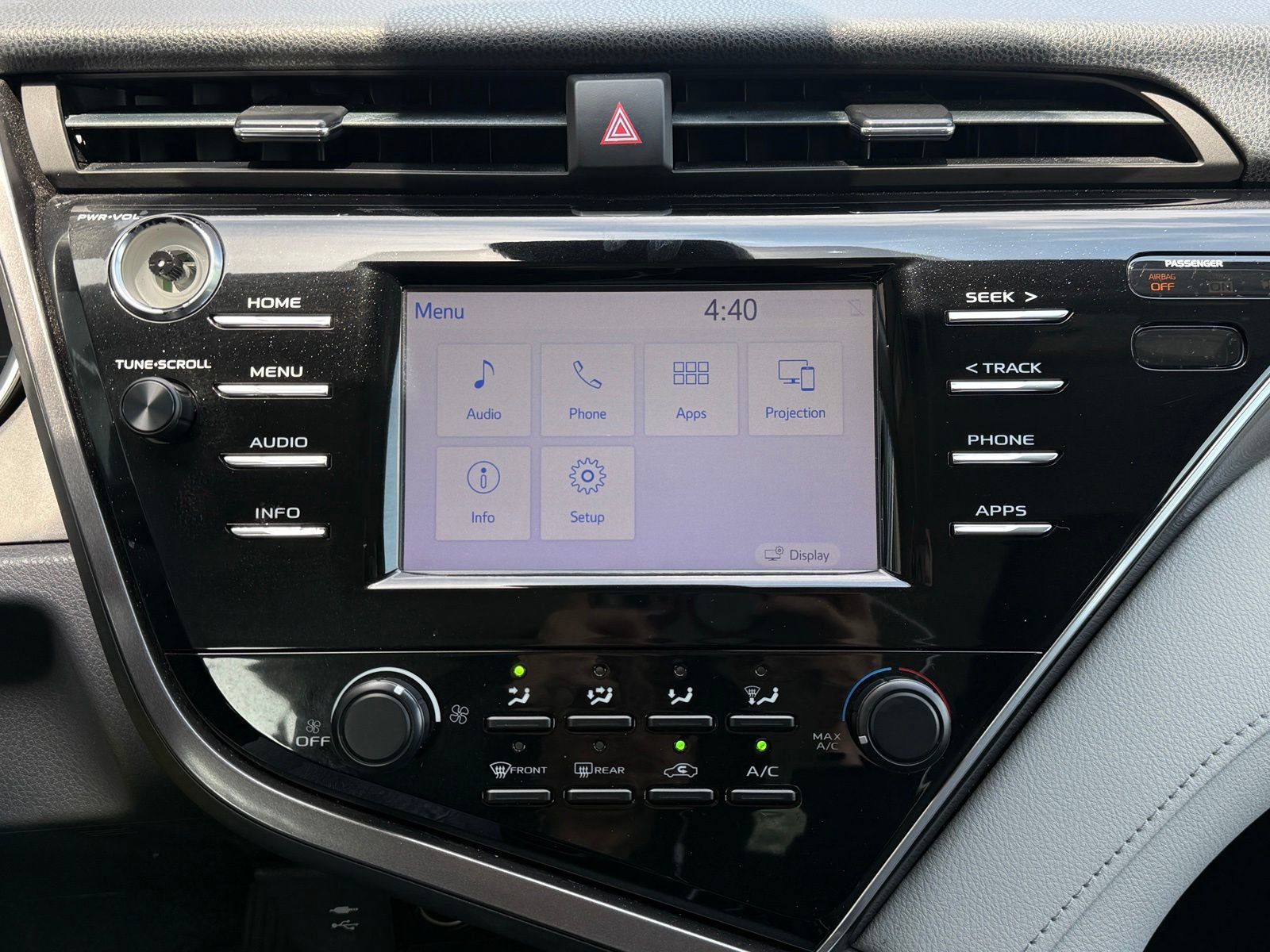 Used 2018 Toyota Camry LE FWD image 29