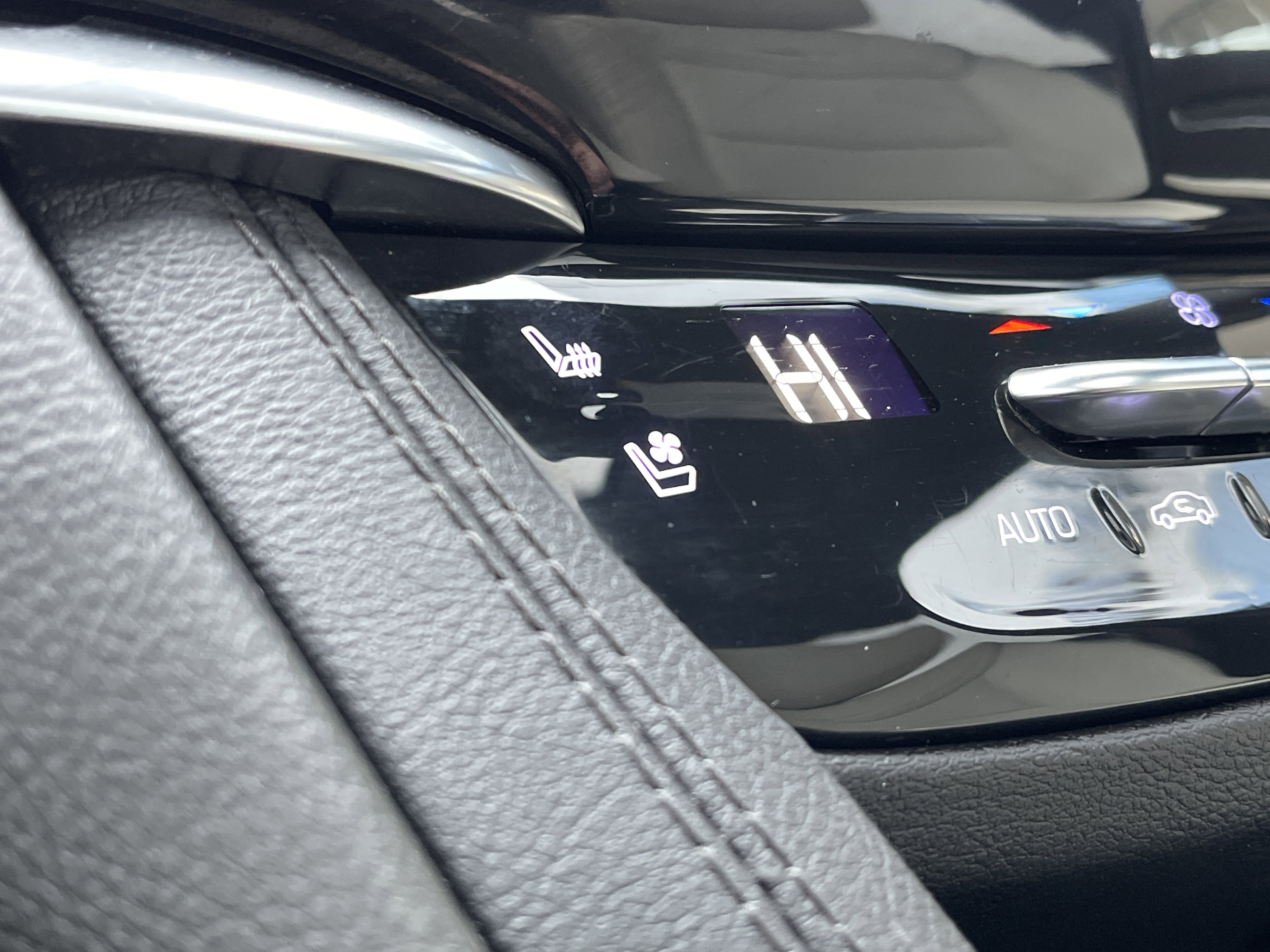 Used 2023 Cadillac XT6 Sport image 34