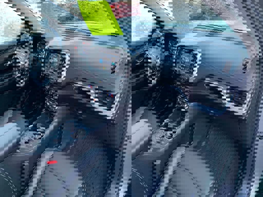 Used 2024 GMC Terrain SLT w/ Infotainment Package II image 12