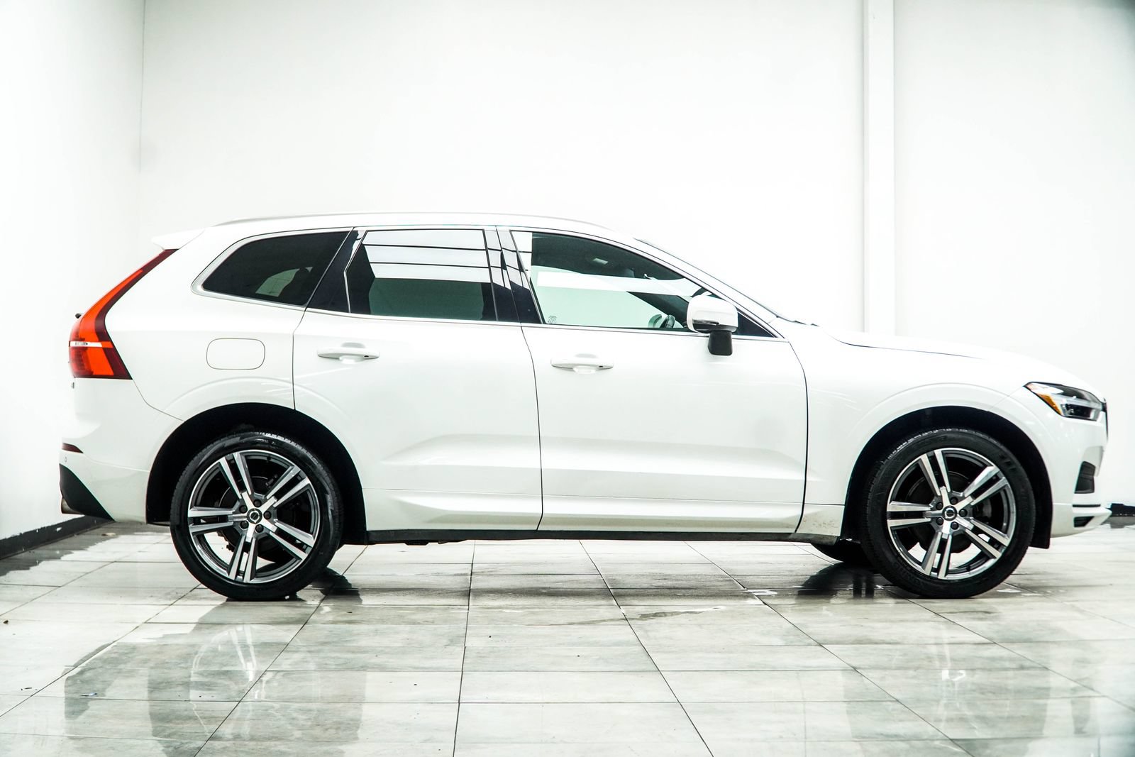 Used 2020 Volvo XC60 T5 Momentum w/ Protection Package Premier AWD/4WD image 7