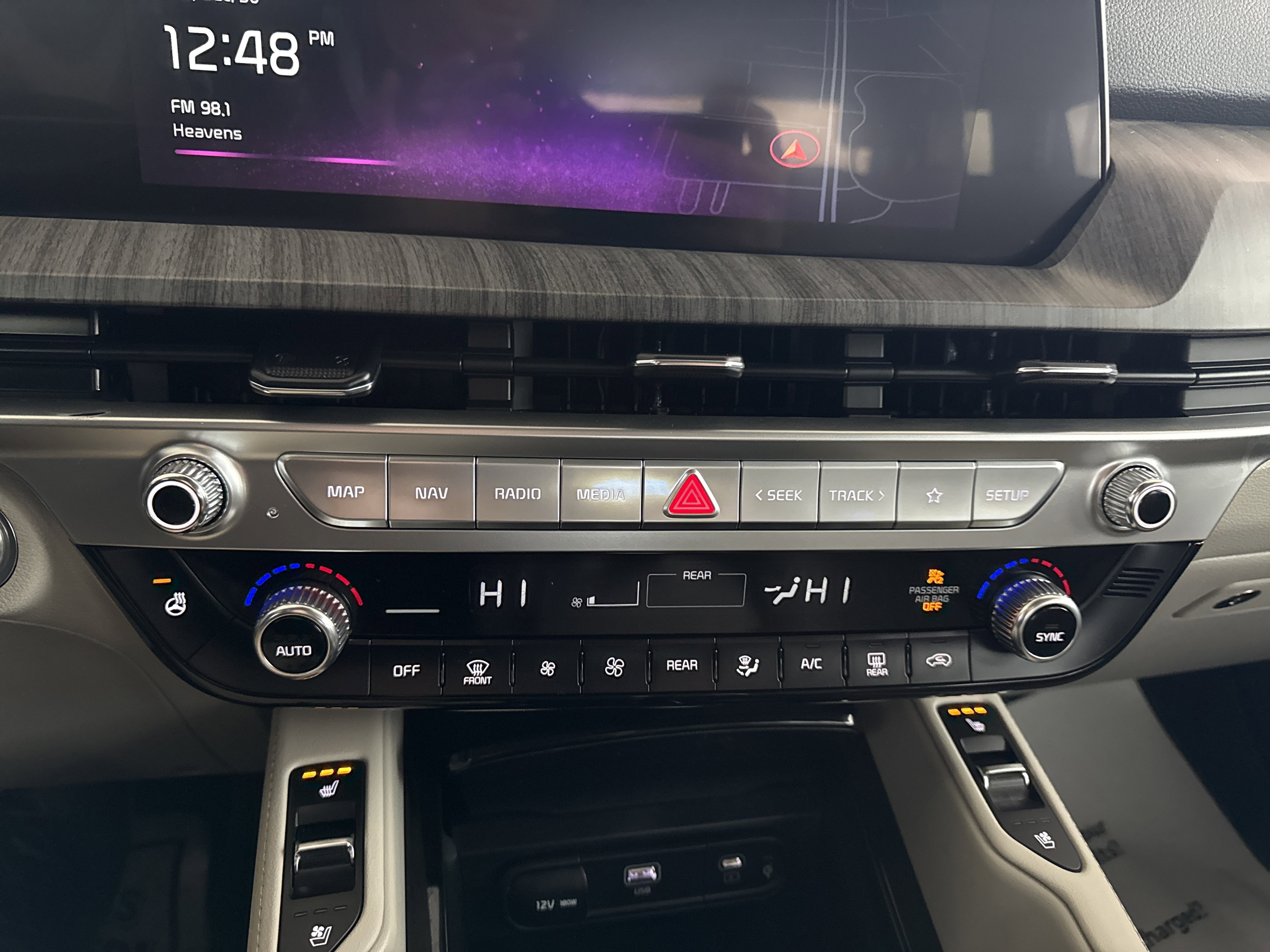 Used 2023 Kia Telluride EX w/ EX Captain's Chair Package image 25