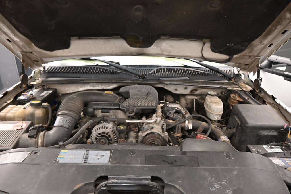 Used 2005 Chevrolet Silverado 2500 W/T w/ Heavy-Duty Power Package AWD/4WD image 25