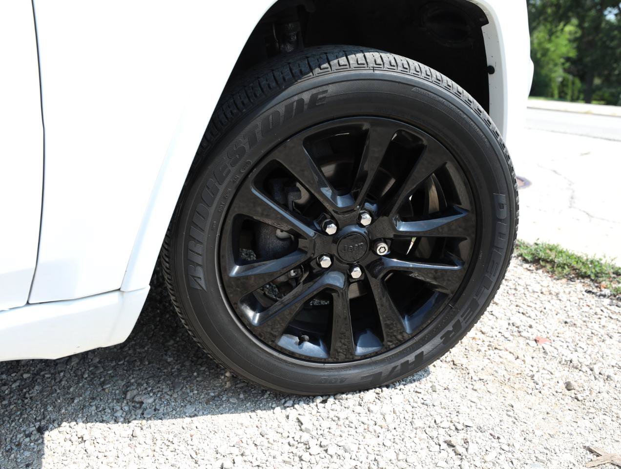 Used 2019 Jeep Grand Cherokee Altitude AWD/4WD image 10