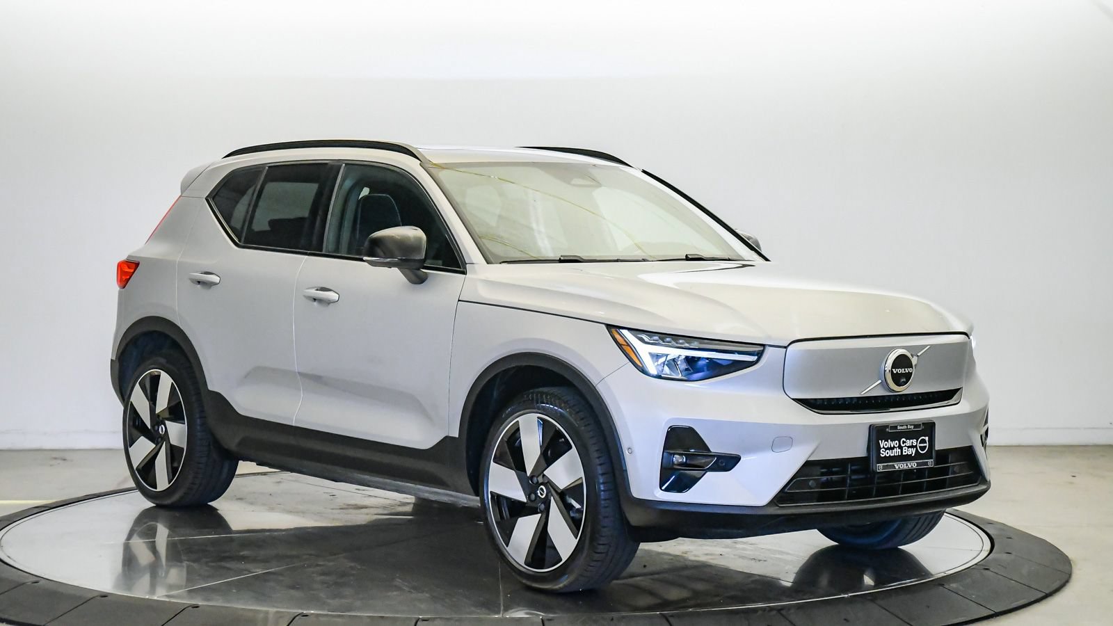 Certified 2023 Volvo XC40 Recharge Plus AWD/4WD image 6