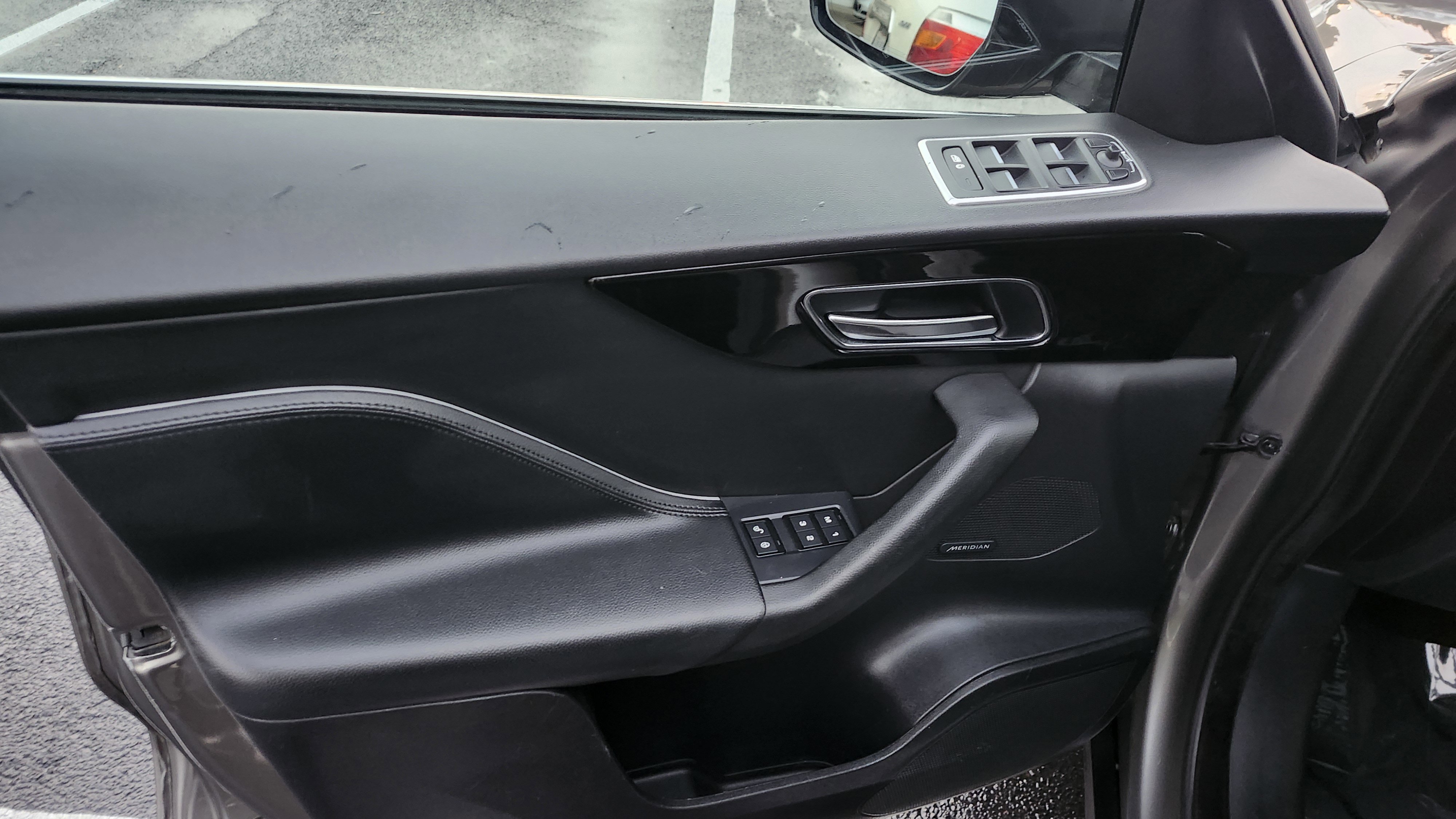 Used 2020 Jaguar F-PACE Premium image 20