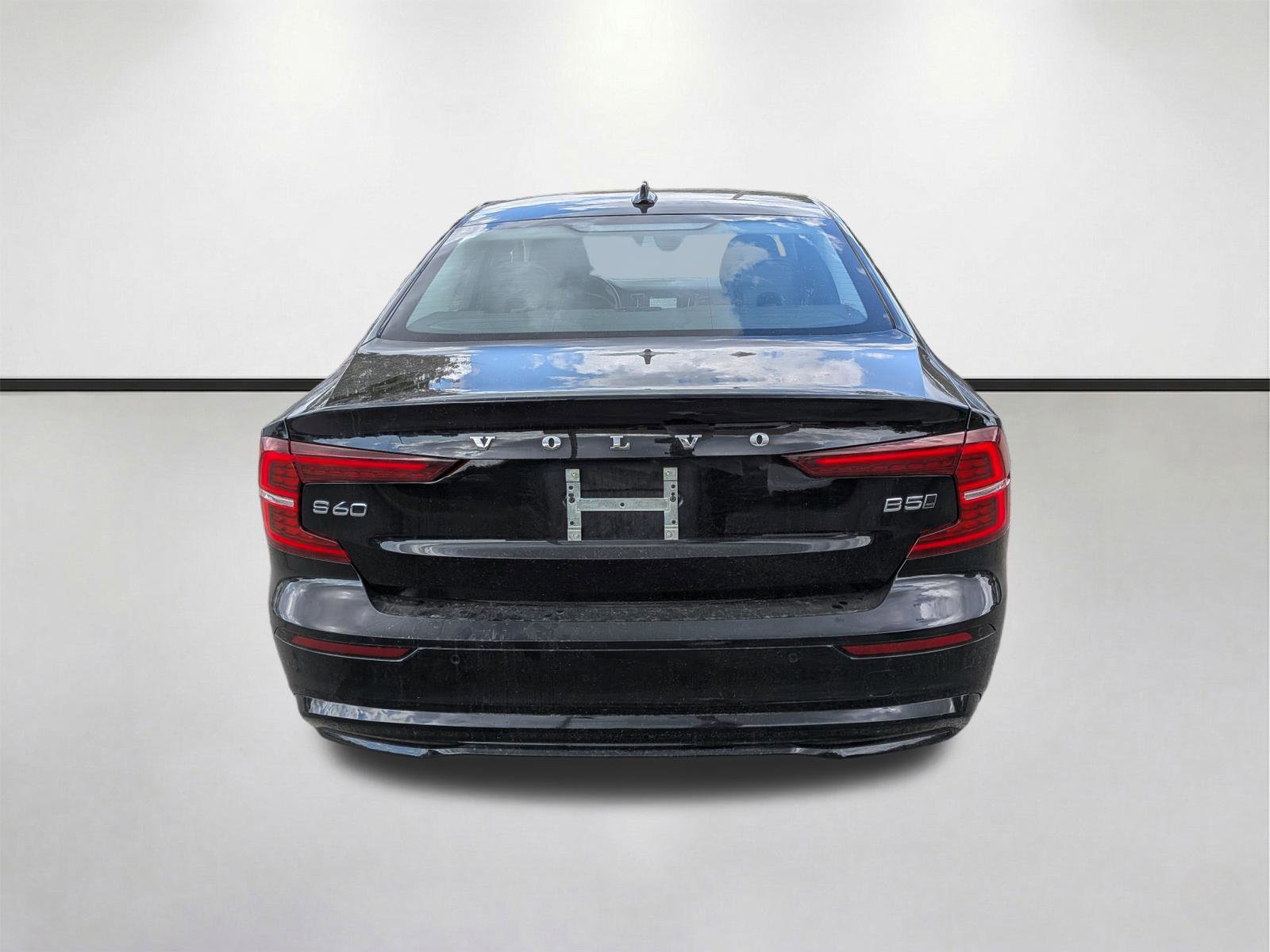 Used 2024 Volvo S60 B5 Core image 5