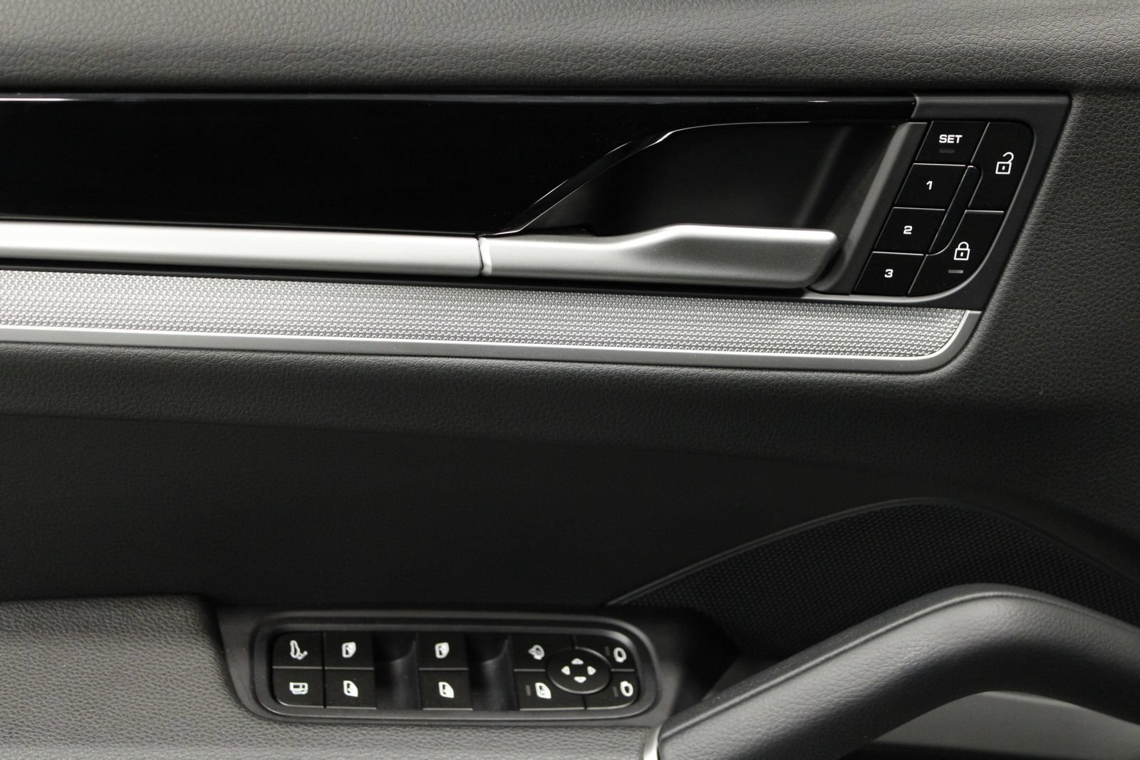New 2026 Porsche Cayenne E-Hybrid AWD/4WD image 33
