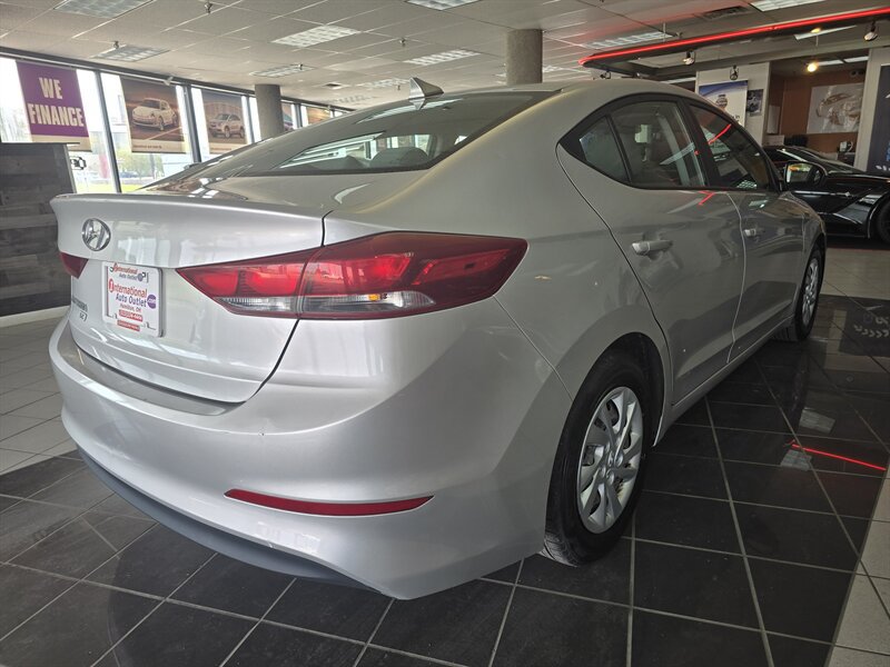 Used 2017 Hyundai Elantra SE FWD image 4