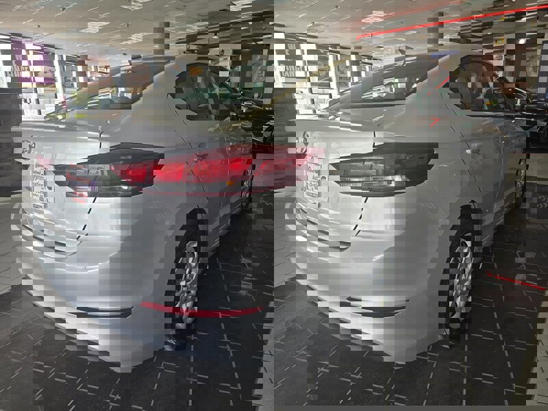 Used 2017 Hyundai Elantra SE image 4