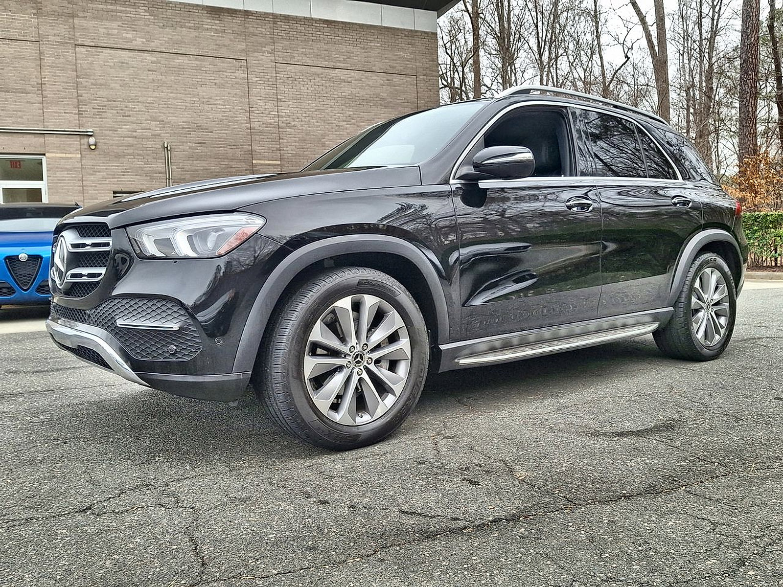 Used 2020 Mercedes-Benz GLE 350 w/ Premium Package image 3