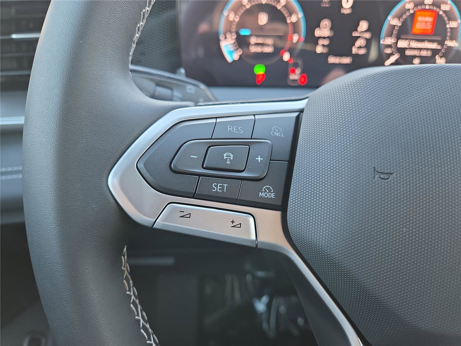 New 2026 Volkswagen Tiguan SE image 16