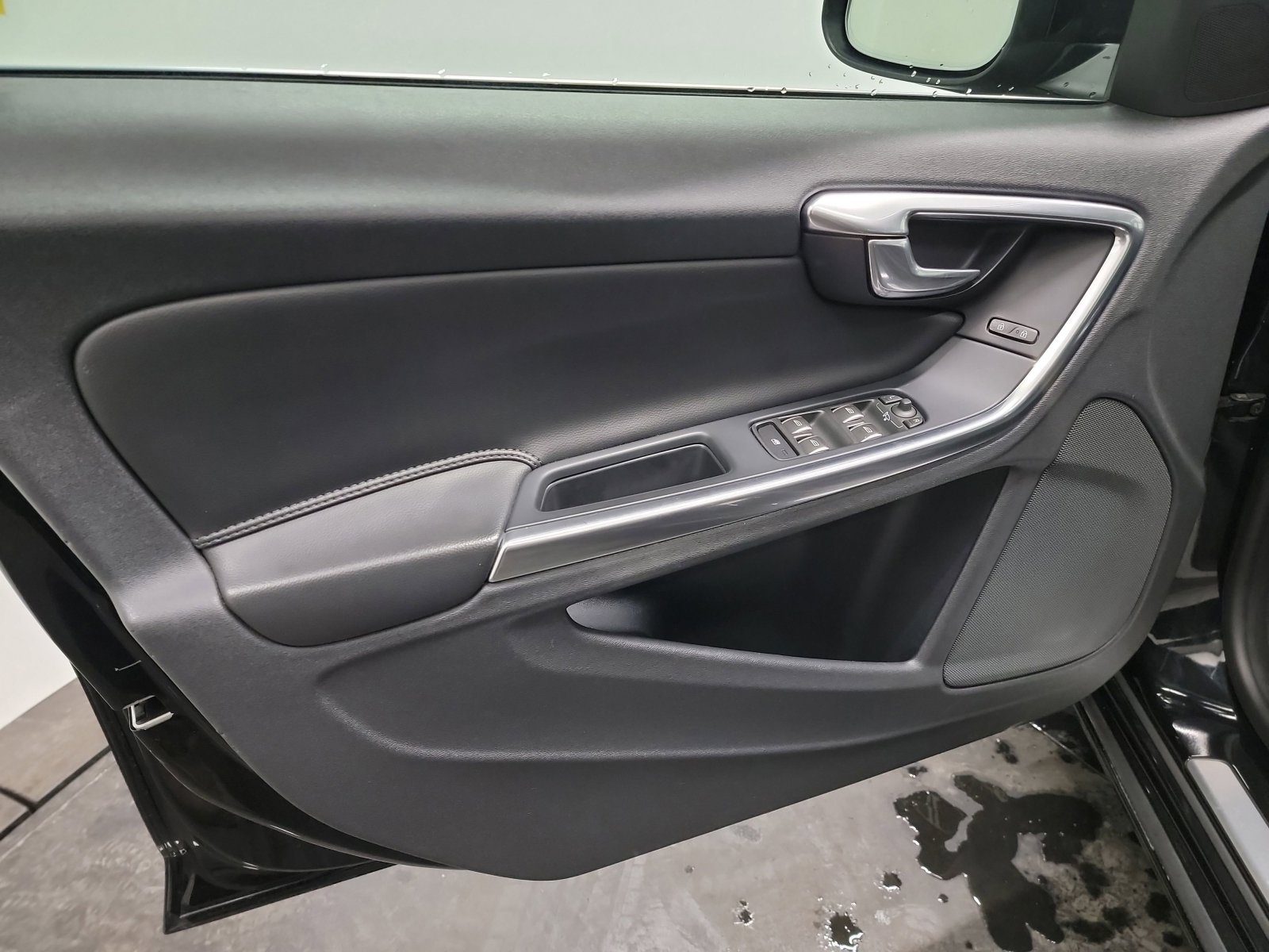 Used 2018 Volvo S60 T5 Inscription Platinum image 13