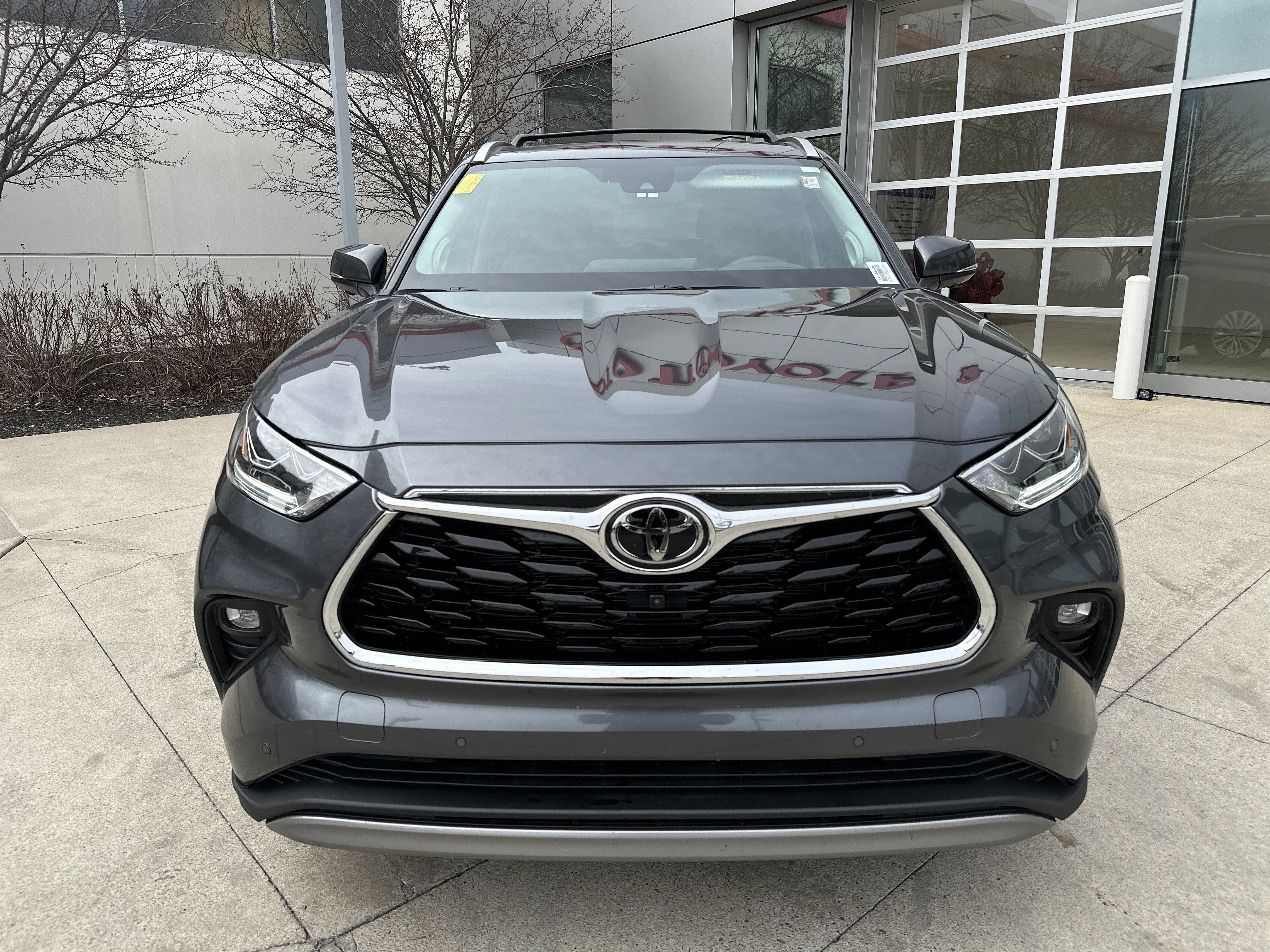 Used 2025 Toyota Highlander Platinum image 5