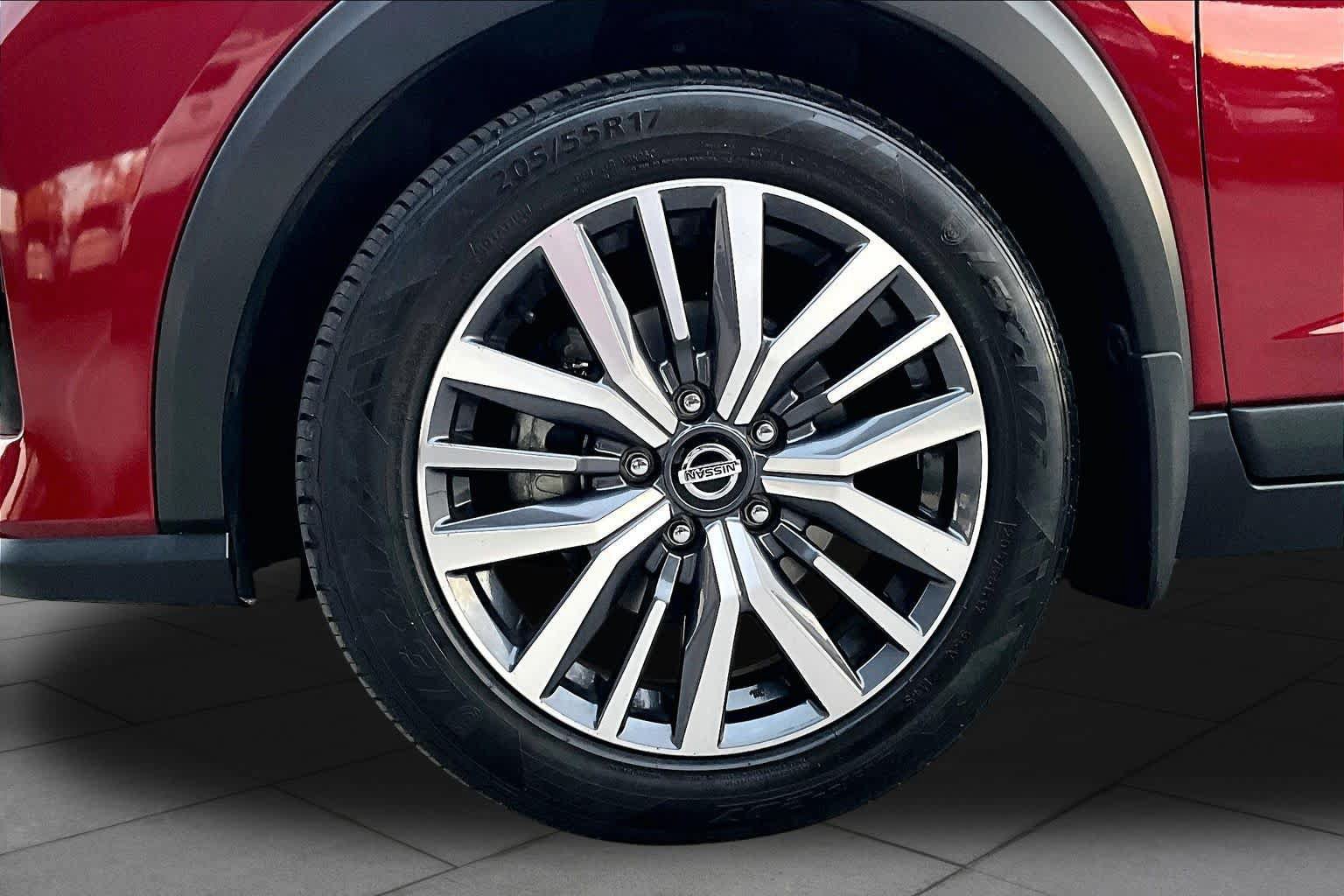 Certified 2021 Nissan Kicks SR w/ SR Premium Package FWD image 11