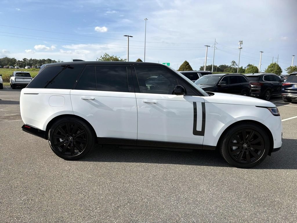 Used 2025 Land Rover Range Rover SE AWD/4WD image 6