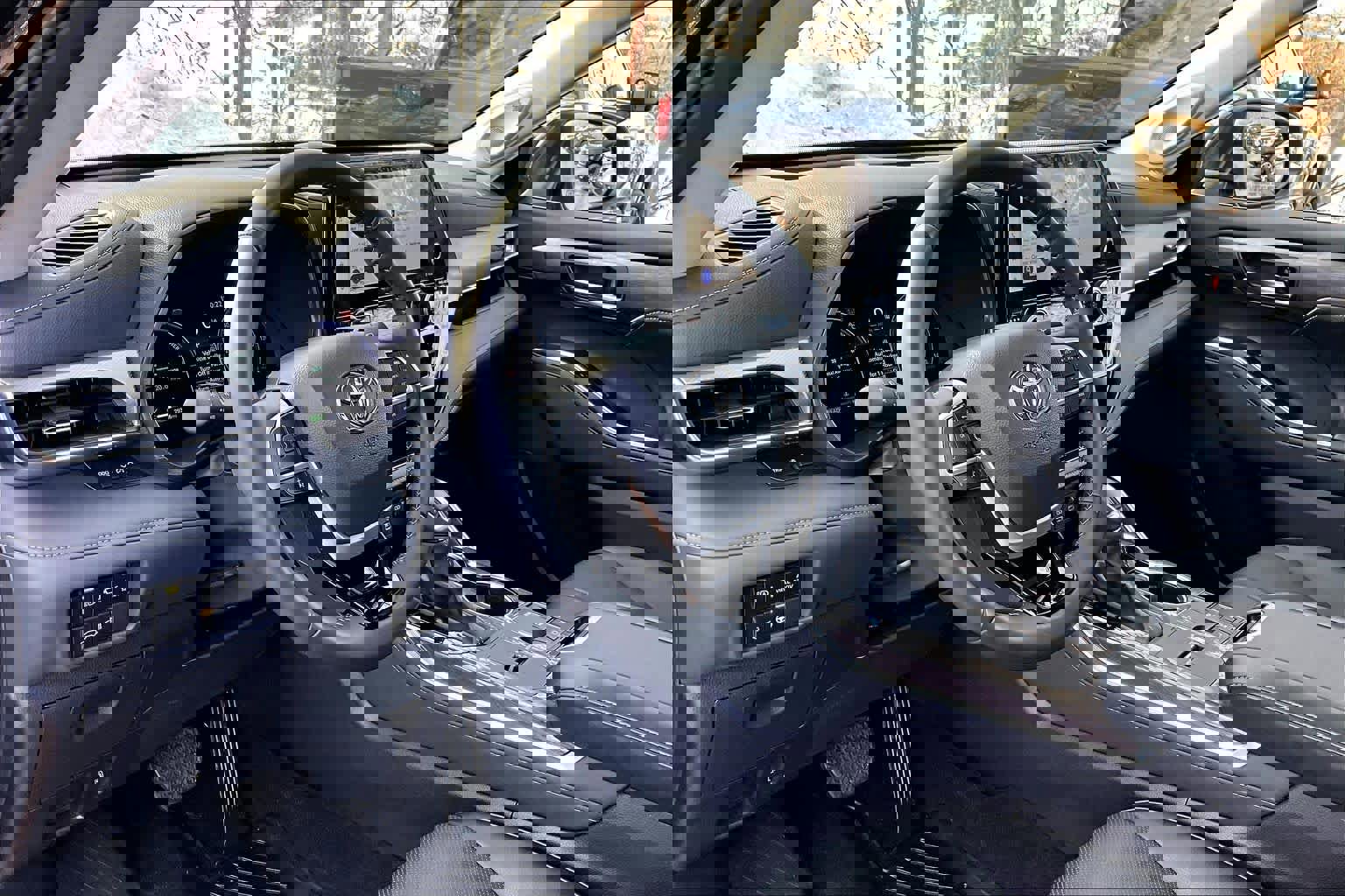 Used 2025 Toyota Highlander Platinum image 17